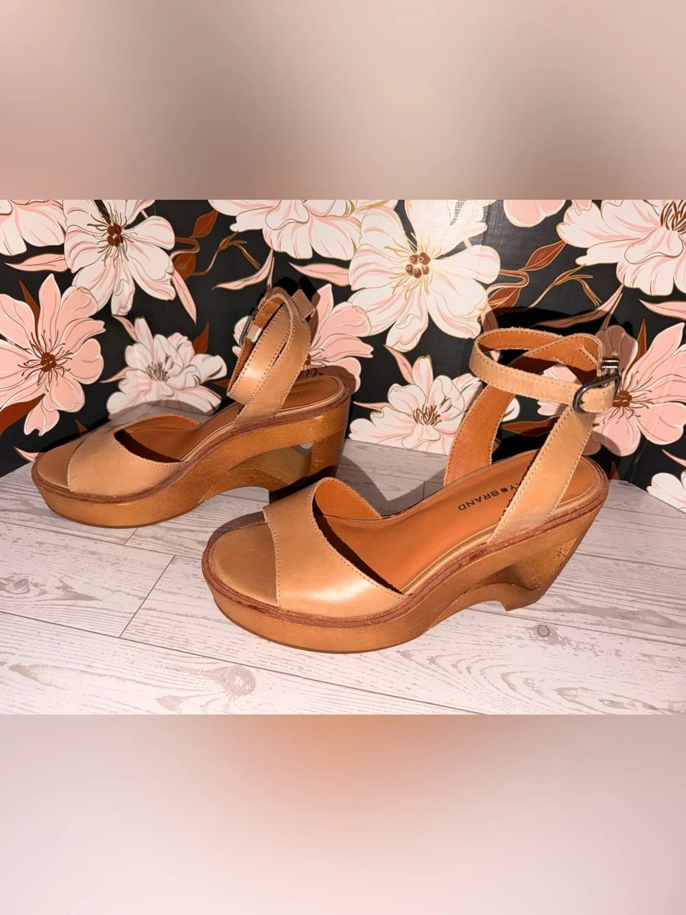Lucky Brand Wyndin Tan Leather Platform Wedge Sandals 6.5 / 37 NWT